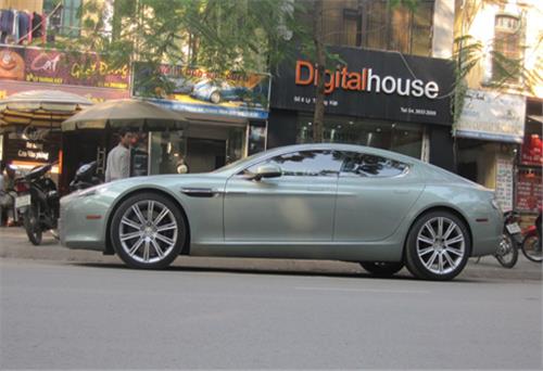 Siêu xe Aston Martin Rapide về Hà Nội
