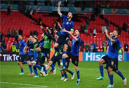 Thắng nghẹt thở, Italia giành vé vào tứ kết Euro 2020
