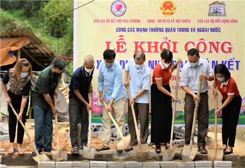 Khởi công xây dựng nhà nhân đạo cho người nghèo