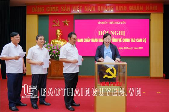 Thực hiện quy trình giới thiệu nhân sự bổ sung chức danh Phó Chủ tịch UBND tỉnh