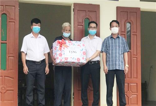 Hỗ trợ xây nhà tình thương cho 4 hộ nghèo 