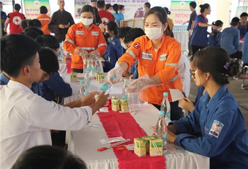Công ty Núi Pháo tham gia tiếp sức mùa thi