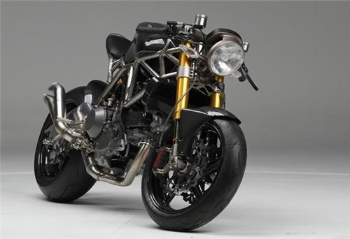 NCR 2012: M4 và M4 One Shot với khung titan, ốp Carbon và điện F1