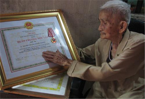 Học Bác cả đời chưa đủ