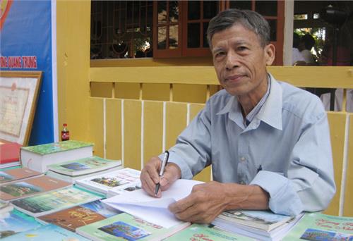Làm thơ để bồi bổ tâm hồn