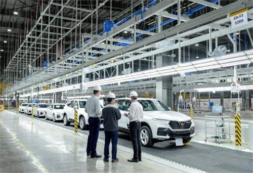 VinFast đưa 155 ô tô Lux ra nước ngoài kiểm thử chất lượng