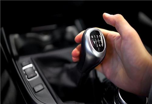 6 thói quen không tốt của ‘tài mới’ khi lái xe số sàn