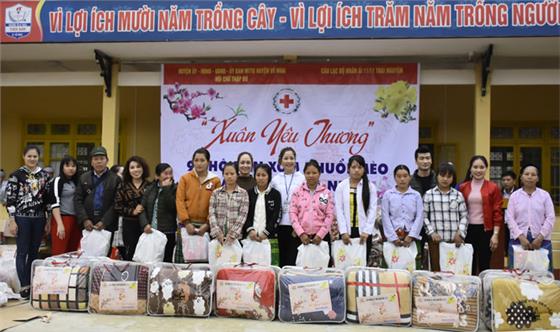 Chung tay chia sẻ  khó khăn
