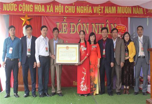 Đón nhận bằng công nhận làng nghề chè Tân Khê