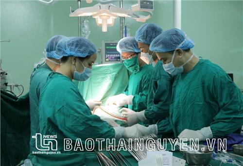 Thay van tim hai lá, van động mạch chủ cho bệnh nhân suy tim 