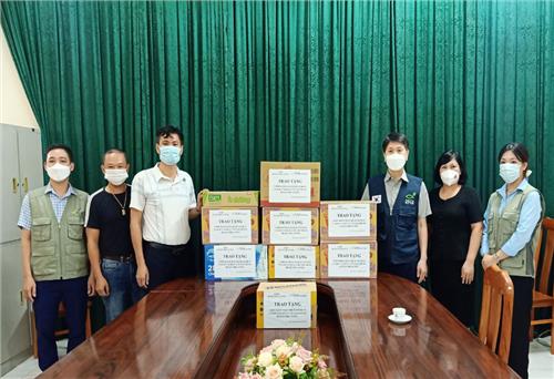 Thăm, tặng quà lực lượng làm nhiệm vụ phòng, chống dịch