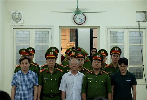 Tuyên phạt bị cáo Phan Văn Anh Vũ 9 năm tù về tội “Cố ý làm lộ bí mật nhà nước”
