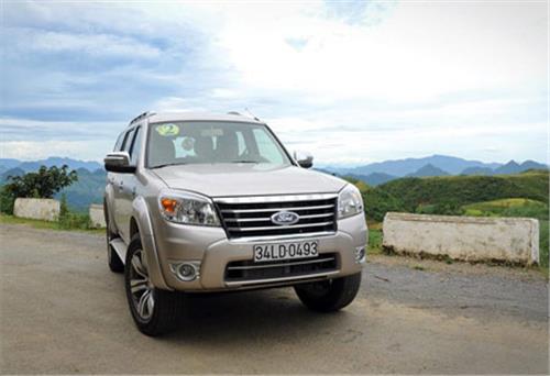 Ford, Vidamco điều chỉnh tăng giá xe theo USD
