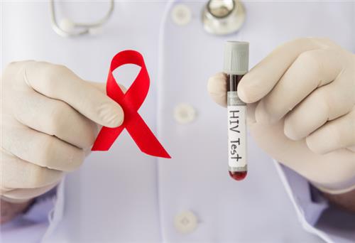 Những triệu chứng HIV thường gặp ở phụ nữ