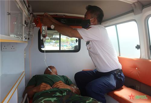 Vùng Cảnh sát biển 4 kịp thời hỗ trợ cấp cứu quân nhân trên đảo Thổ Chu