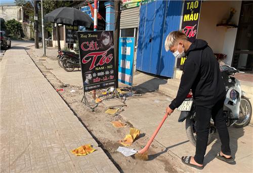 Rải vàng mã trên đường: Hủ tục nên loại bỏ