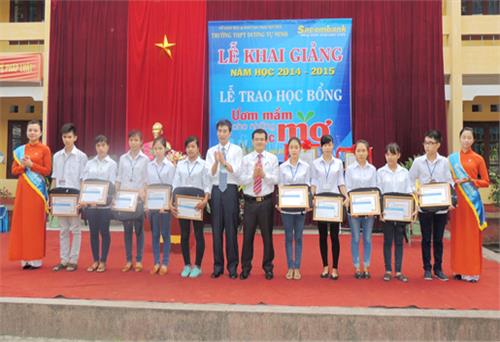 Hướng về cộng đồng qua các hoạt động xã hội