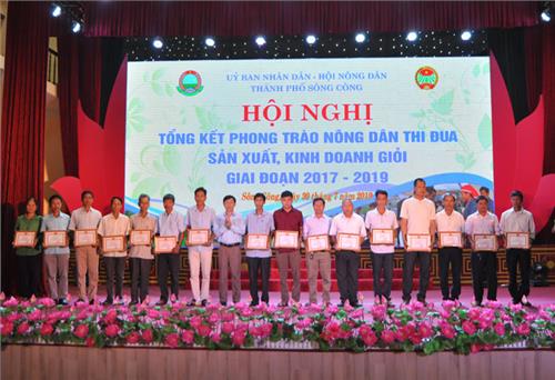Tổng kết phong trào thi đua sản xuất kinh doanh giỏi