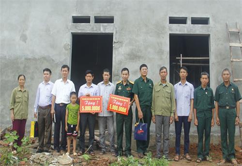Hỗ trợ hộ nghèo xây nhà 