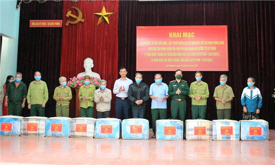 Khám bệnh, cấp thuốc miễn phí cho trên 400 đối tượng chính sách