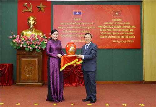 Strengthen comprehensive cooperation between Thai Nguyen and Laos