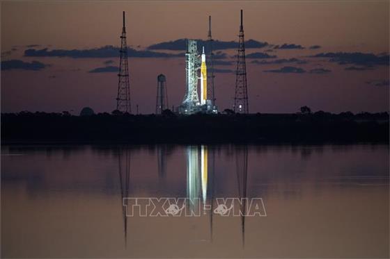 NASA hoãn phóng tàu thăm dò Mặt Trăng 