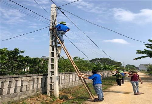 Bàn giao 13 tuyến đường thắp sáng làng quê