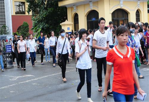 Sáng nay (9/7), gần 500.000 thí sinh thi môn đầu tiên đợt 2 kỳ thi ĐH-CĐ