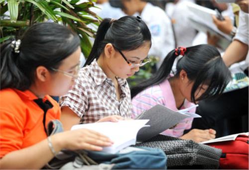 Kỳ thi tuyển sinh ĐH, CĐ năm 2012: Nhiều ưu đãi thu hút thí sinh