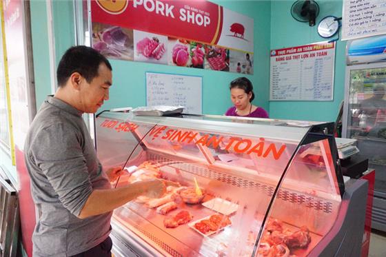 Từng bước bình ổn thị trường thịt lợn 