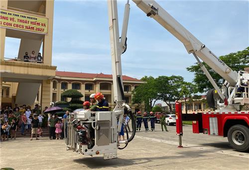 Tuyên truyền kỹ năng phòng vệ, thoát hiểm cho con em cán bộ, chiến sĩ
