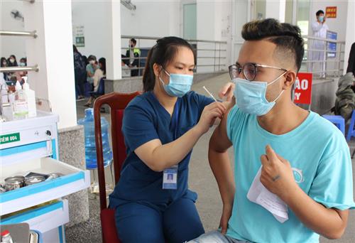 Thai Nguyen to inject COVID-19 vaccine for teenagers 12 to 17 years