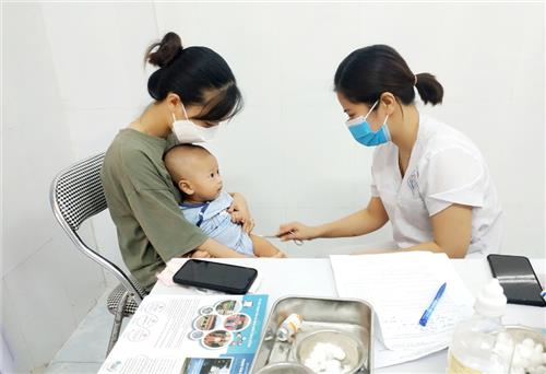 Phú Lương: Trên 90% trẻ hoàn thành tiêm vắc-xin phòng bại liệt mũi 2