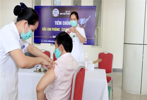 Gần 199.000 người Việt Nam đã tiêm vắc xin