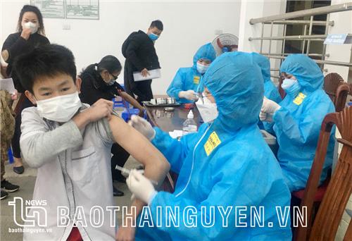 Thái Nguyên: Tỷ lệ tiêm vắc xin COVID-19 trong ngành Giáo dục đạt xấp xỉ 100%