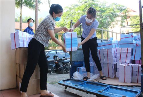Tiếp nhận, chuyển gần 60 nghìn bộ tài liệu phục vụ bầu cử