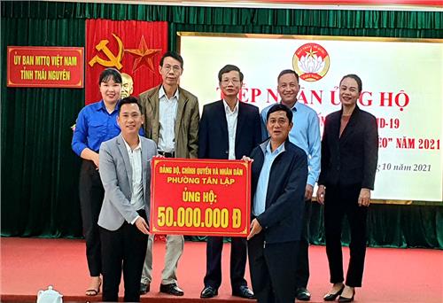 Tiếp nhận ủng hộ công tác phòng, chống dịch và giúp đỡ người nghèo