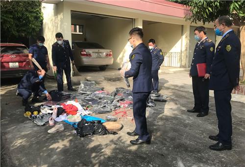 T.X Phổ Yên: Tiêu hủy 136 sản phẩm giả mạo các nhãn hiệu nổi tiếng