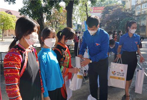 Kiểm tra công tác Đoàn và phong trào thanh thiếu nhi 