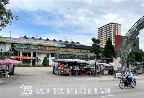 Sắp xếp tổ chức bộ máy và tinh giản biên chế