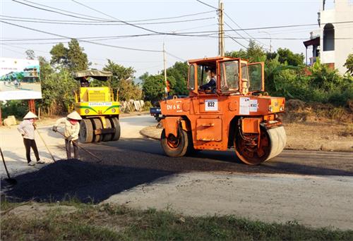 Trải thảm đoạn đường nối Khu tái định cư Nam sông Công với Quốc lộ 37