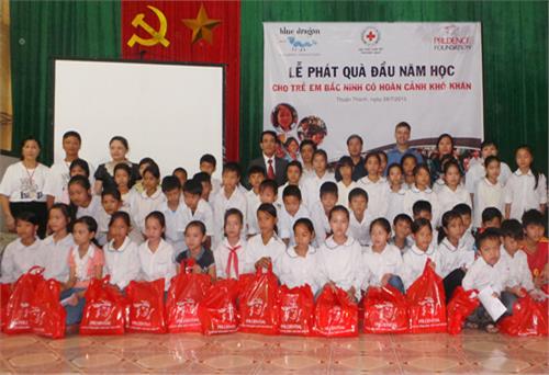 PRUDENTIAL PLC UK AND THE BLUE DRAGON GIVE SCHOOL SUPPLIES TO NEEDY CHILDREN