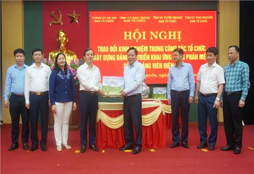 Trao đổi kinh nghiệm công tác xây dựng Đảng