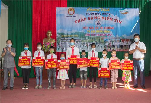 Võ Nhai: Gần 200 học sinh được nhận học bổng khuyến học