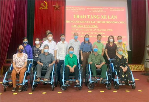 T.P Sông Công: Trao tặng 21 xe lăn cho người khuyết tật có hoàn cảnh khó khăn