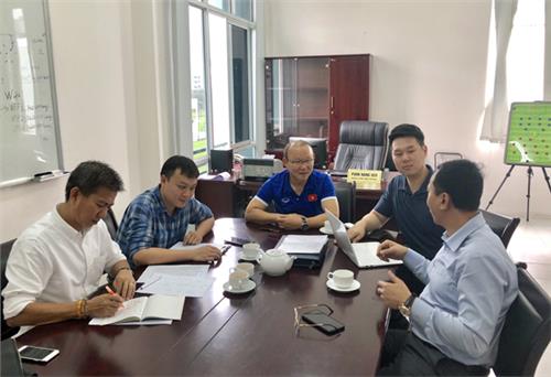 Ông Park Hang-seo xúc tiến việc “tuyển quân”
