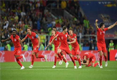 Colombia gục ngã trên chấm 11m, lịch sử gọi tên “Tam sư”