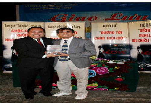 Trung tâm Chữa bệnh - Giáo dục - Lao động xã hội tỉnh: Giao lưu với tác giả cuốn tự truyện “Nẻo về”
