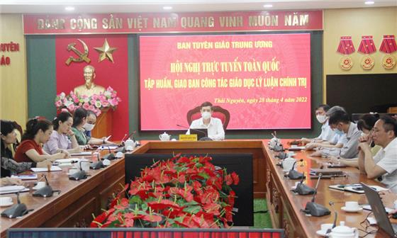 Công tác giáo dục chính trị tiếp tục được chú trọng