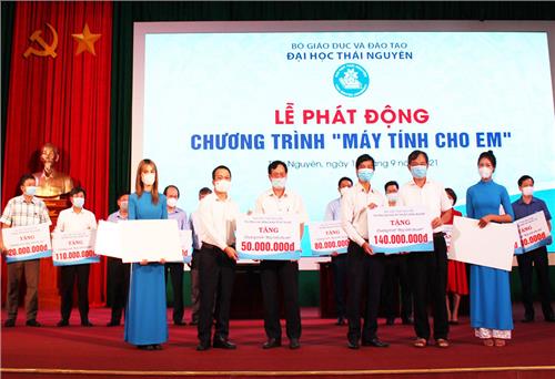 Đại học Thái Nguyên ủng hộ trên 1 tỷ đồng cho chương trình “Máy tính cho em”